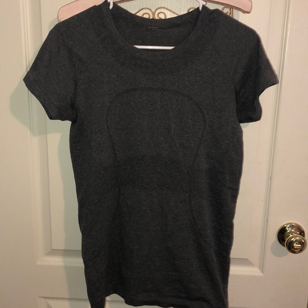 lululemon top!!